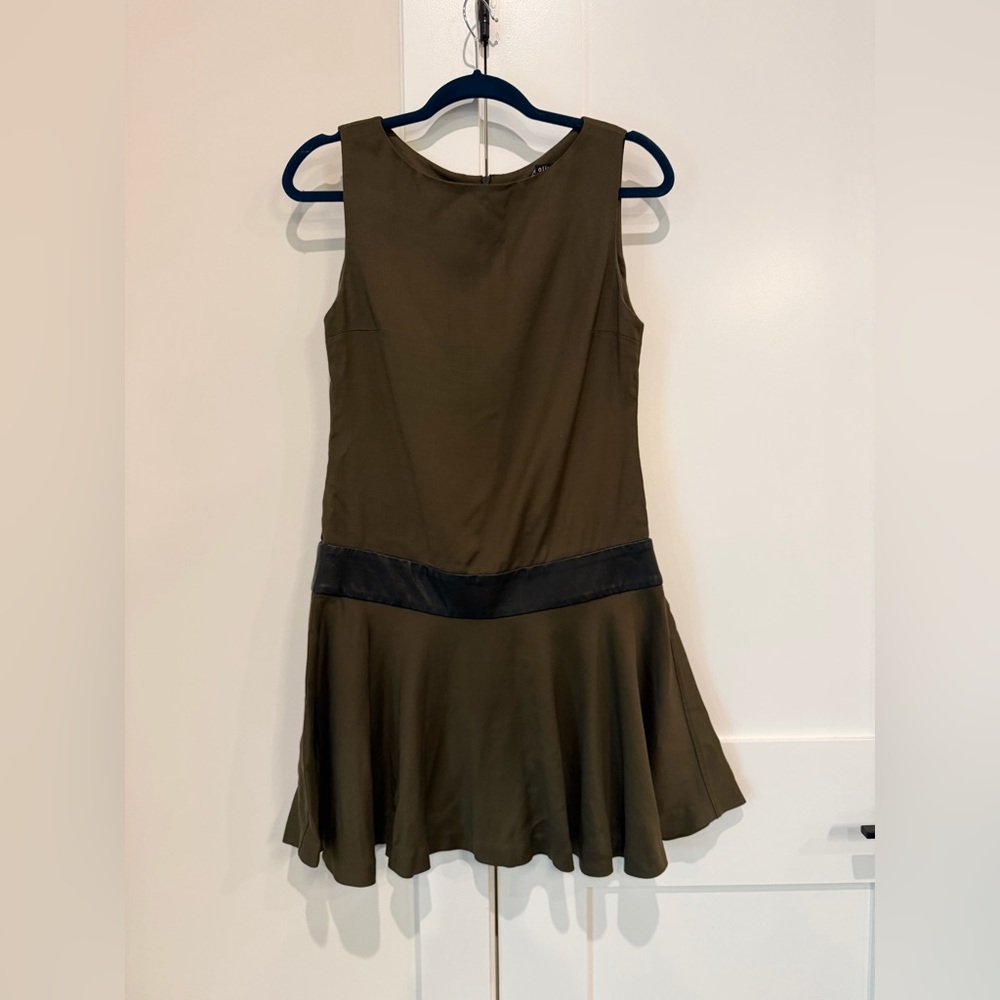 Alice + Olivia Sample Olive Drop Waist Dress With Leather Detailing Size 4 - Picture 5 of 15